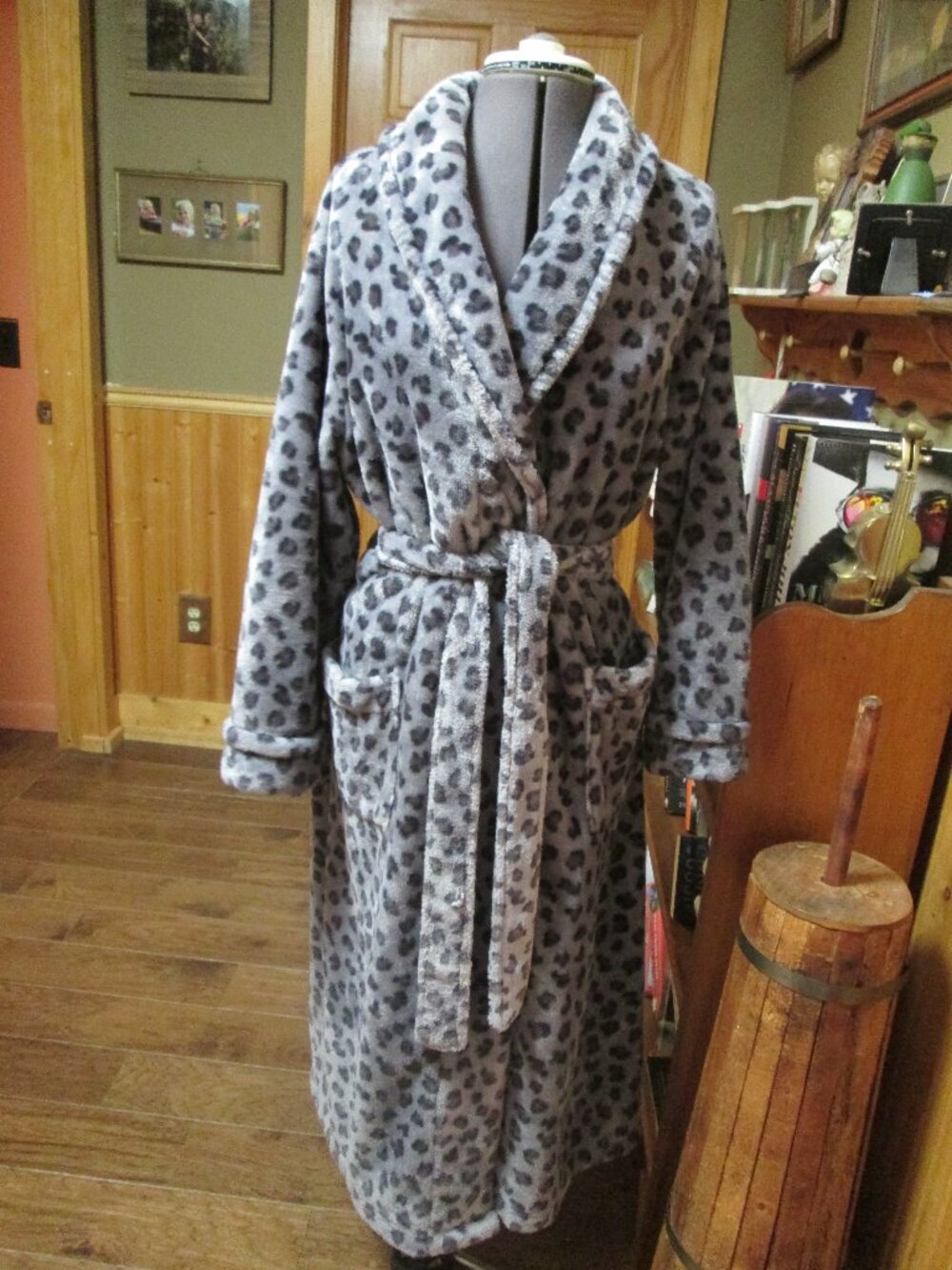 Sonoma Animal print glam fuzzy robe midi med